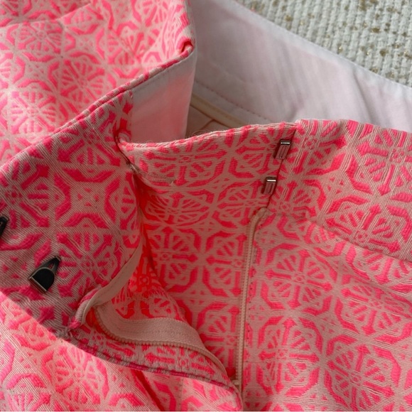 The Limited Woman's Pink Pattern Shorts |
Size 14 - Picture 5 of 6